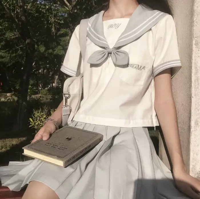 裸男孩